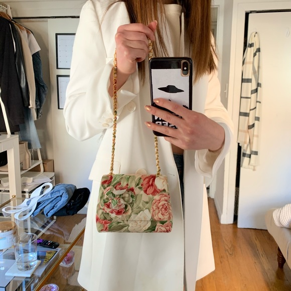 CHANEL Floral Chain Handbag - Picture 2 of 8